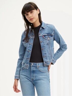 Levi's Women's Classic Denim Trucker Jacket